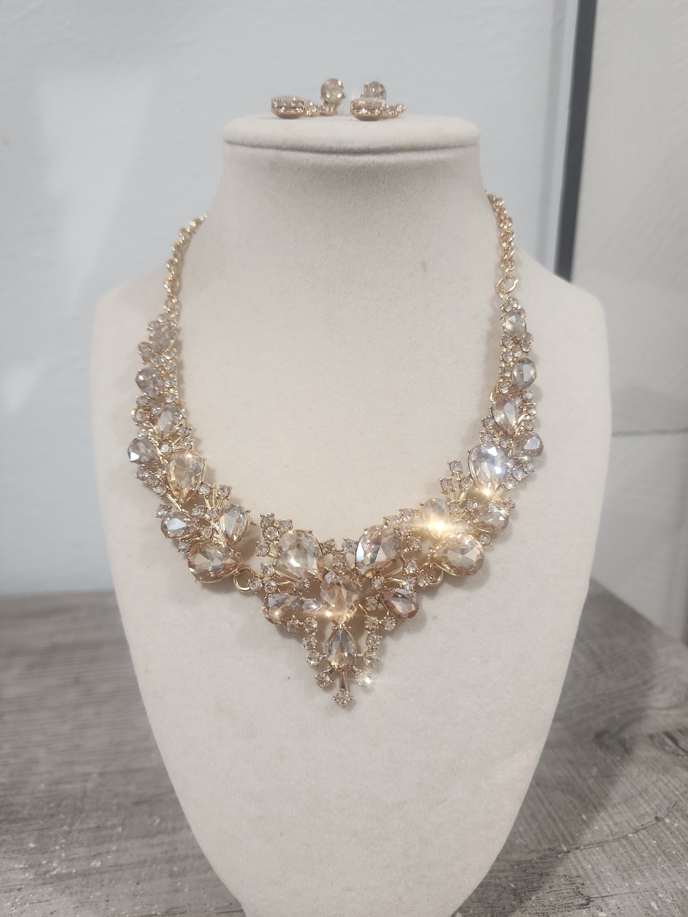 Elegant Gold Crystal Statement Necklace - Women Jewelry